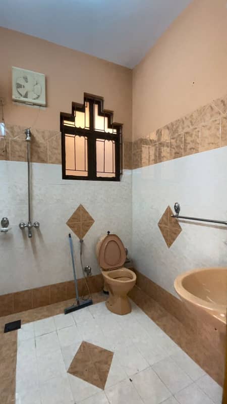 1 Kanal Lavish Bungalow For Sale In DHA Phase 1 | Ideal Deal 17