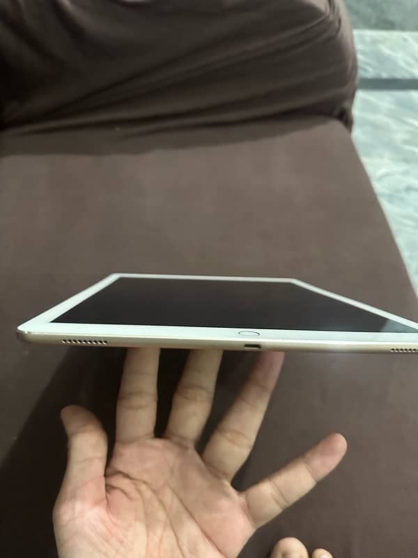 iPad Pro 12.9-inch Wi-Fi Golden color Condtion 10/10 4