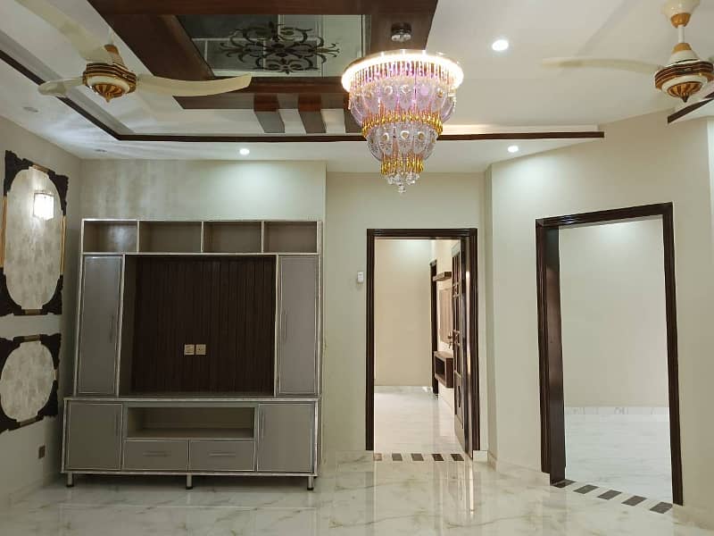 10 Marla Like Brand New Luxury Upper Portion Available With Gas For Rent In Bahria Town Lahore. 3