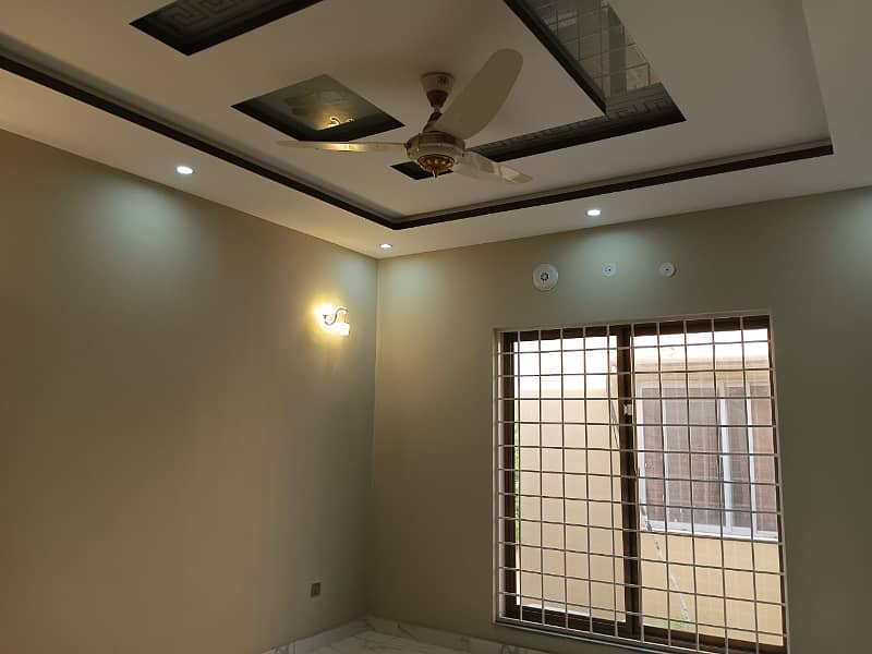 10 Marla Like Brand New Luxury Upper Portion Available With Gas For Rent In Bahria Town Lahore. 10