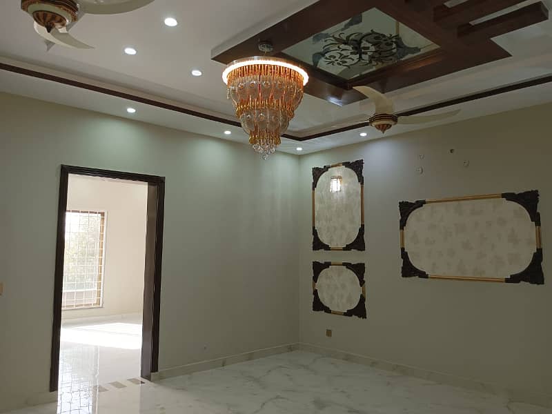 10 Marla Like Brand New Luxury Upper Portion Available With Gas For Rent In Bahria Town Lahore. 12