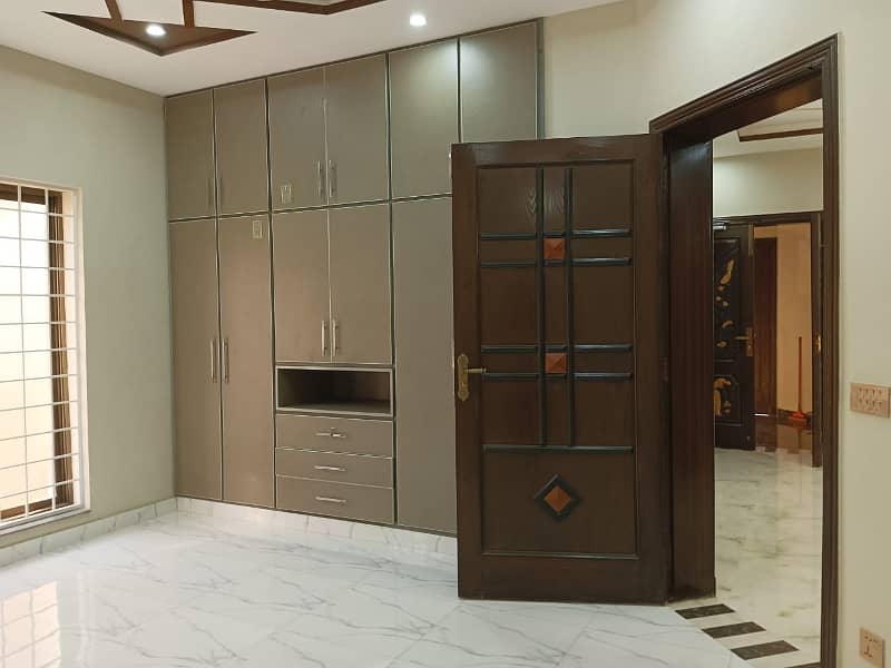 10 Marla Like Brand New Luxury Upper Portion Available With Gas For Rent In Bahria Town Lahore. 14