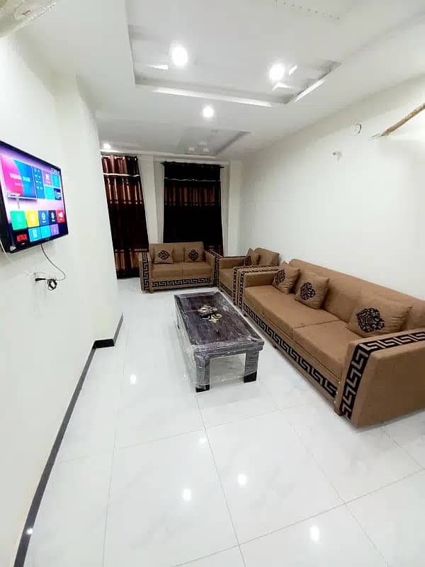 PER DAY/DAILY BASIS LUXURY ONE BEDROOM FLAT AVAILABLE FOR RENT. 1