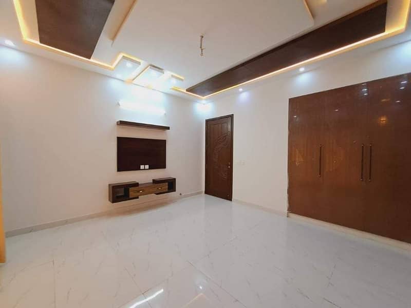 10 Marla Fabulous Upper Portion On Top Location For Rent In DHA Phase 2 Lahore 6