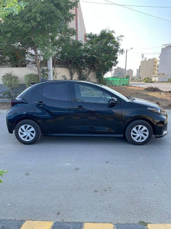 Toyota Yaris 2022  model Japanese  push start package 4 grade Auction 4