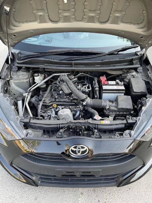 Toyota Yaris 2022  model Japanese  push start package 4 grade Auction 6