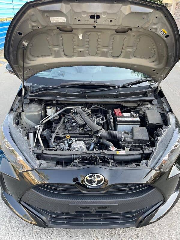 Toyota Yaris 2022  model Japanese  push start package 4 grade Auction 8