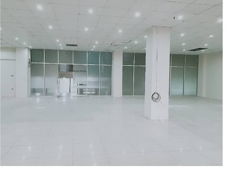 Area 3000 SqFt Corporate Office Available For Rent On Reasonable Rent in Main Boulevard Road Gulberg 3 Lahore 2