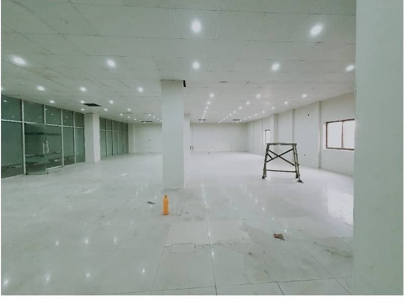 Area 3000 SqFt Corporate Office Available For Rent On Reasonable Rent in Main Boulevard Road Gulberg 3 Lahore 6