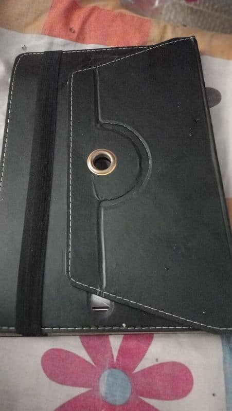 I want to sell my iPad . with book cover 3