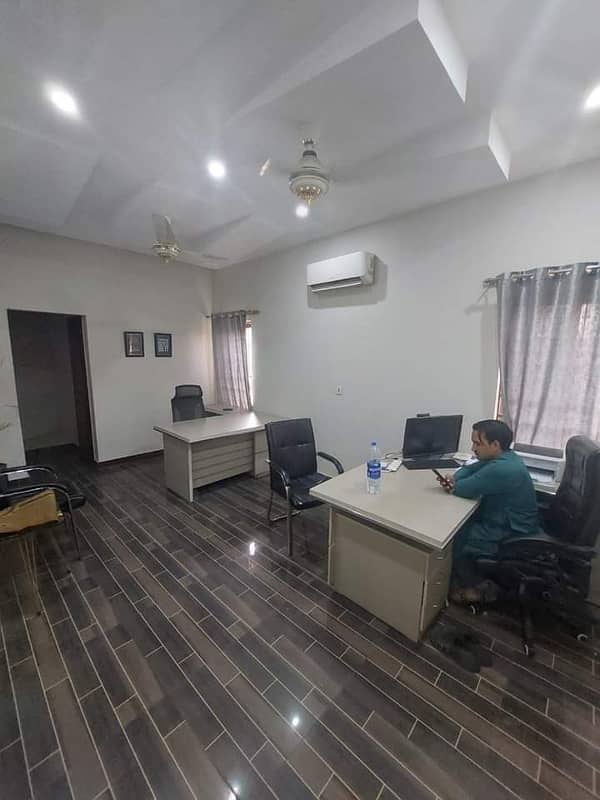 1.5 kanal Upper Portion for rent in model town for office 5