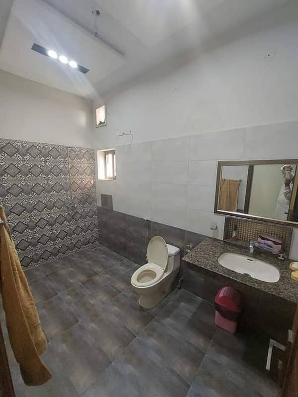 1.5 kanal house for rent in model town, Lahore 7