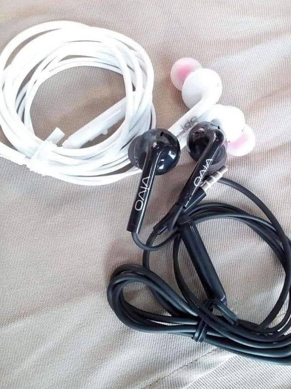 earpods and cables available 13