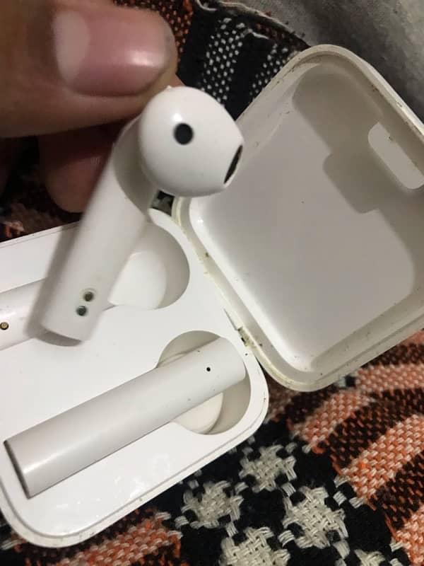 I am Selling Earbuds In very Good Condition Almost New 1