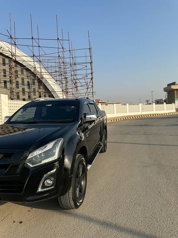 Isuzu D-Max V-Cross 2019 4