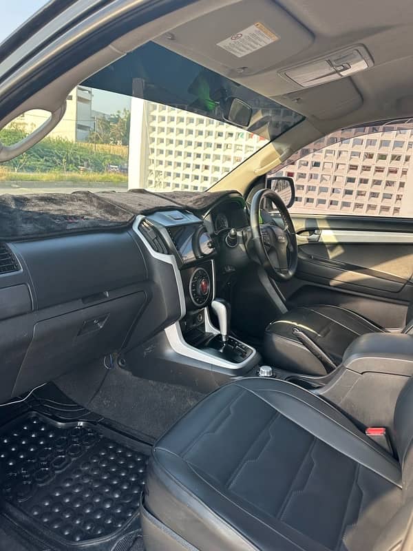 Isuzu D-Max V-Cross 2019 7