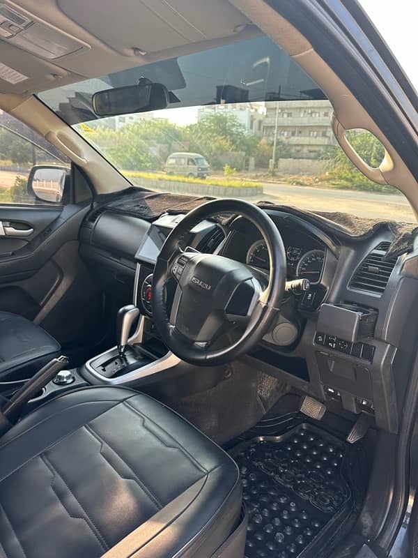 Isuzu D-Max V-Cross 2019 8