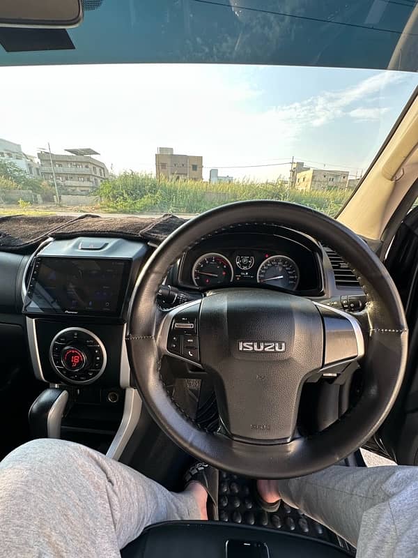 Isuzu D-Max V-Cross 2019 9