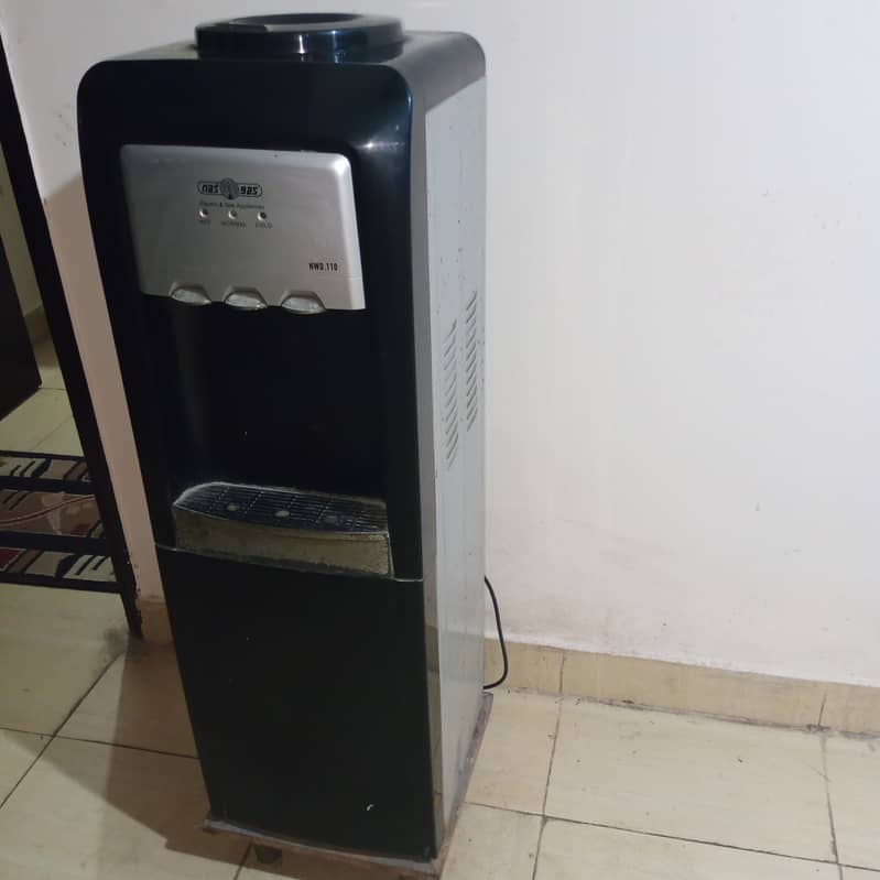 dispenser in good condition 2