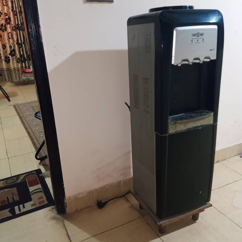 dispenser in good condition 3