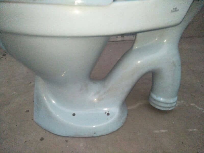 Porcelain Toilet Commode 2