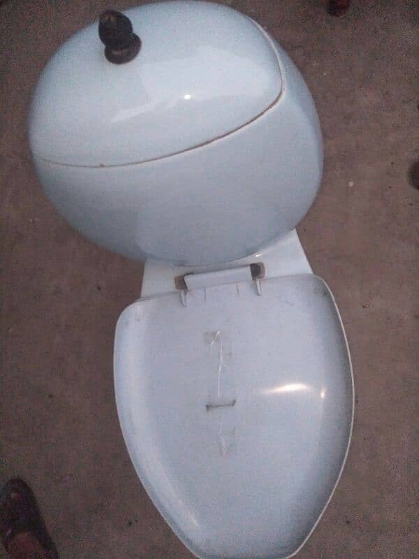 Porcelain Toilet Commode 5