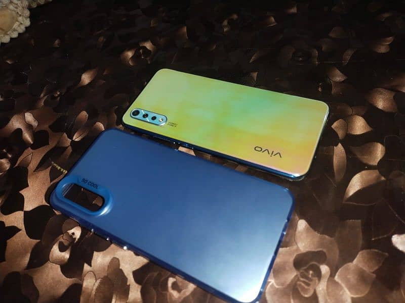 vivo s1 8gb ram wala bilkol acchi condition 6