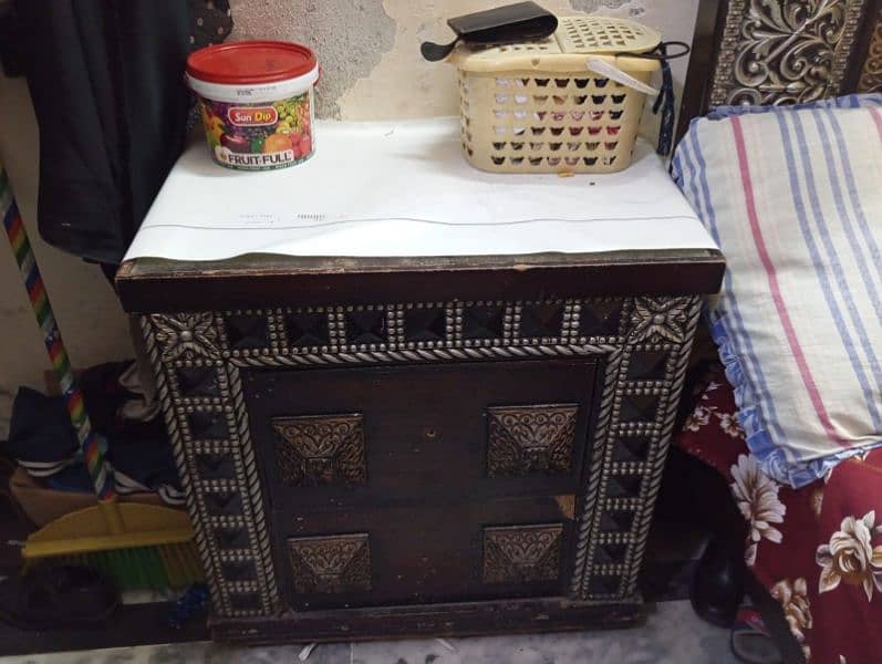 Dressing table and side table 0