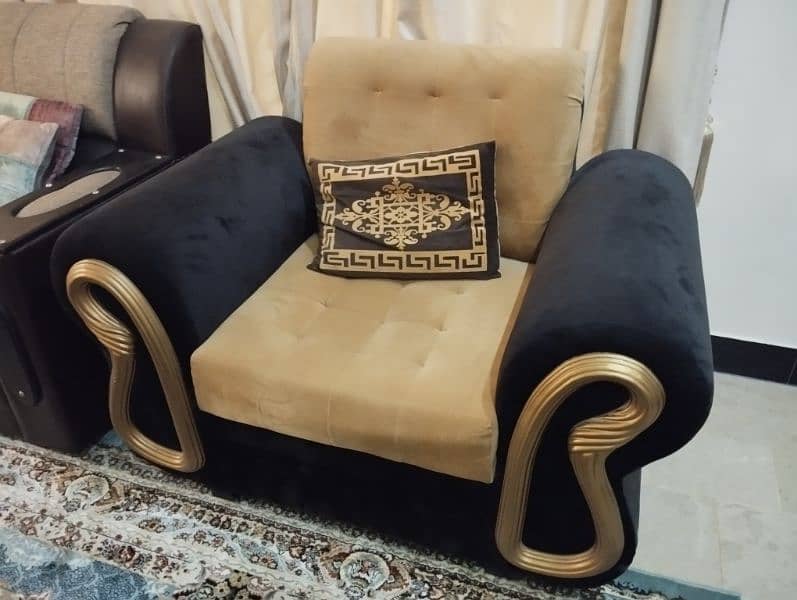 Beautiful Black & Gold SOFA Set 1