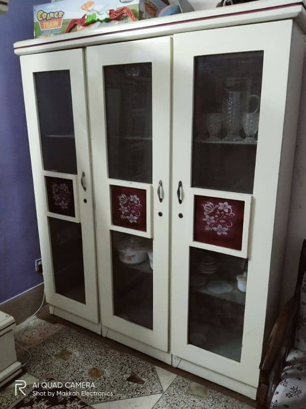 divider 3 door and dressing for sale good condition need cash 3