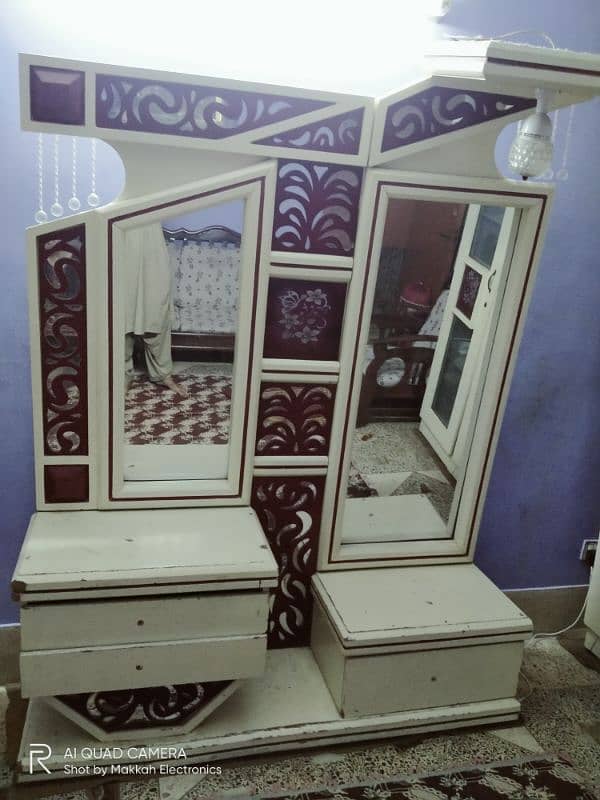 divider 3 door and dressing for sale good condition need cash 4