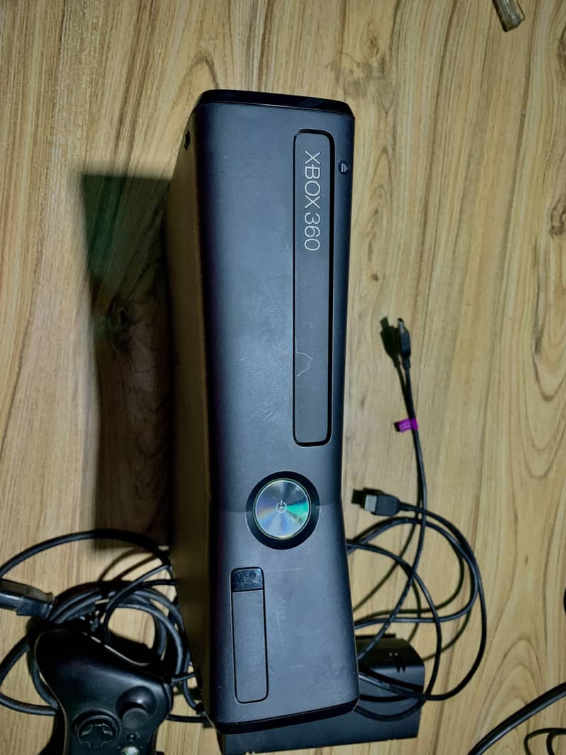 Xbox 360 slim jtag with many installed games 10/10 1