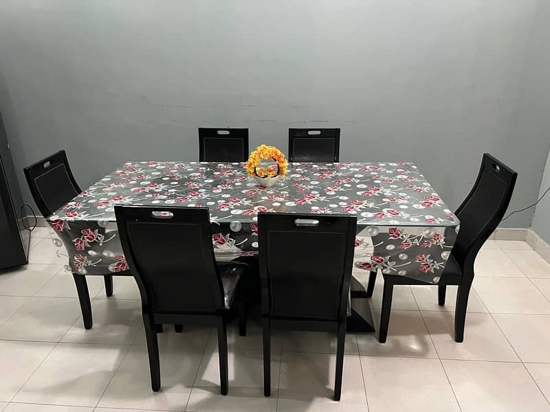 Dining table 0