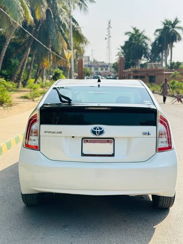 Toyota Prius 2014 1