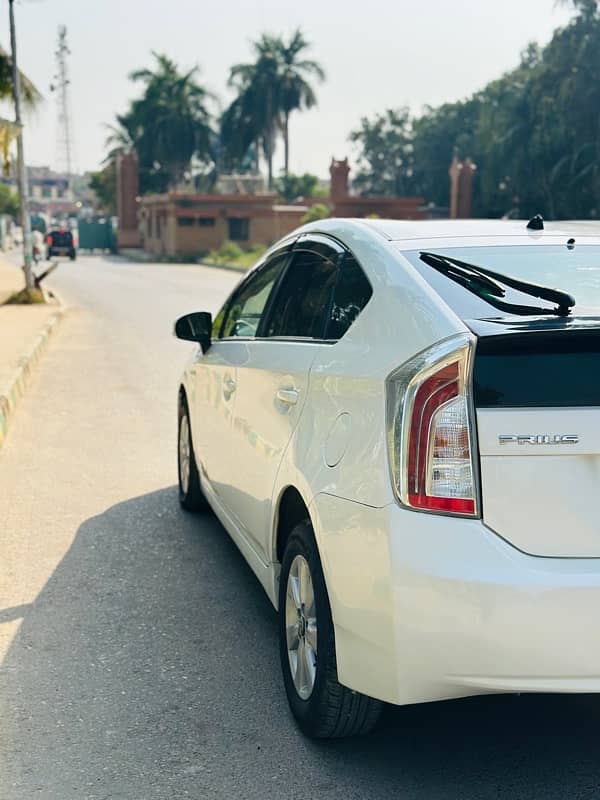 Toyota Prius 2014 3