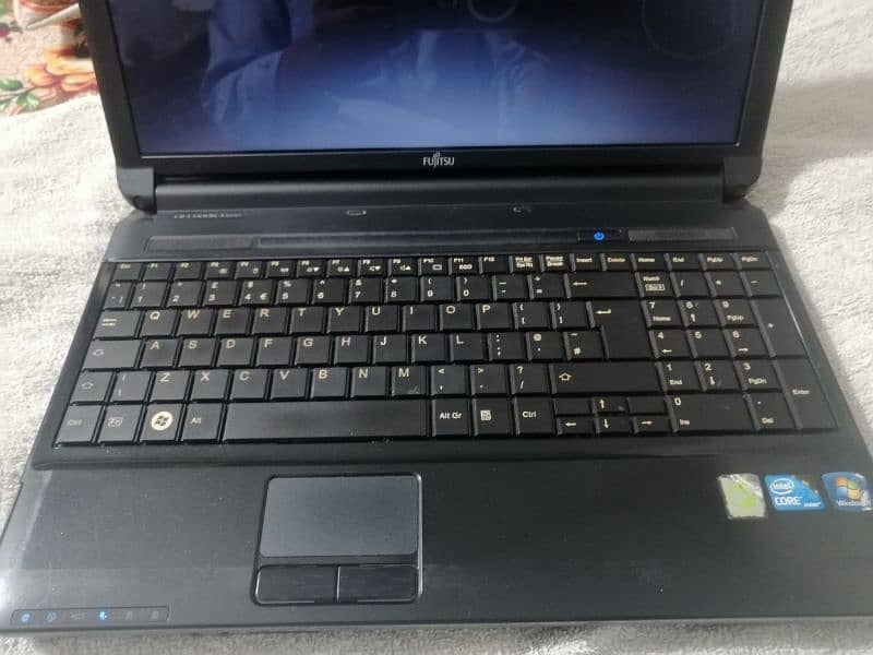 Fujitsu laptop I3 320gb hard 2 GB battery timing 60.70 minute hai 6