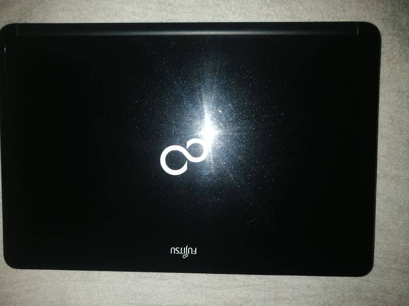 Fujitsu laptop I3 320gb hard 2 GB battery timing 60.70 minute hai 10