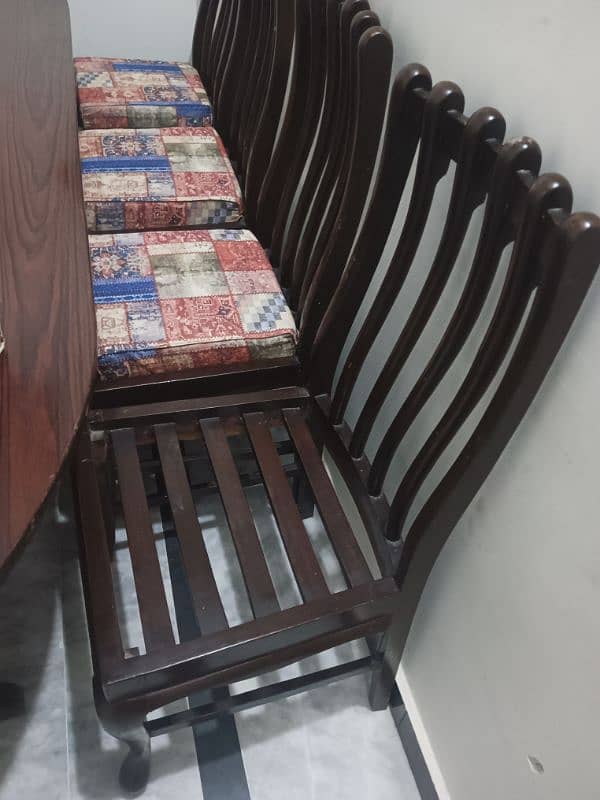 8 chair dinning table v nice condition 3