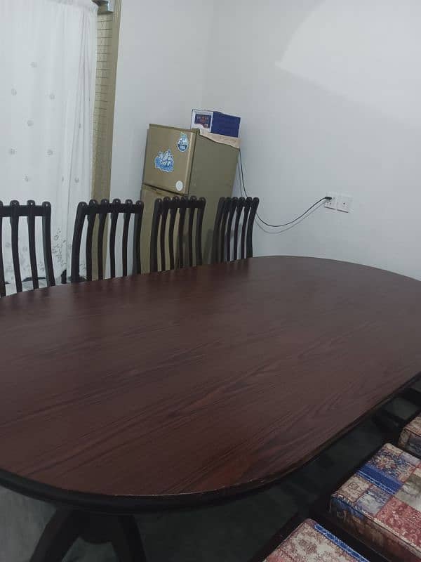 8 chair dinning table v nice condition 6