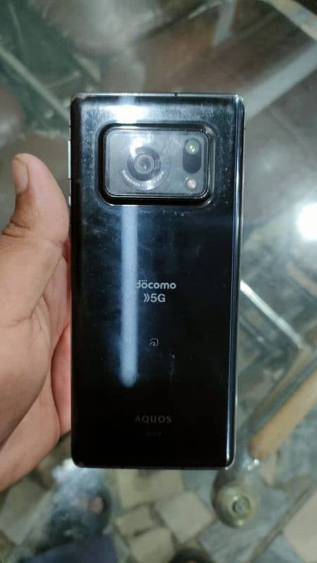 Aquos r6 12/128 nan pta 1