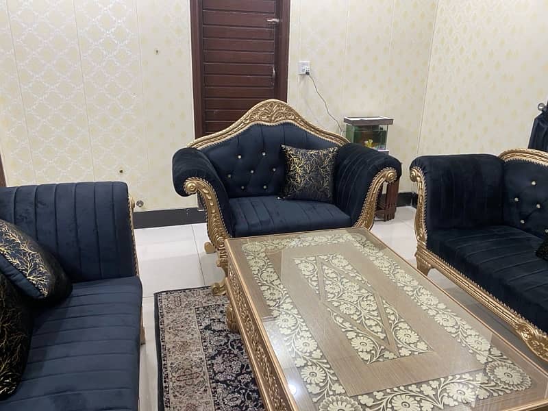 7-seater Sofa set with table and Motive Curtains 4