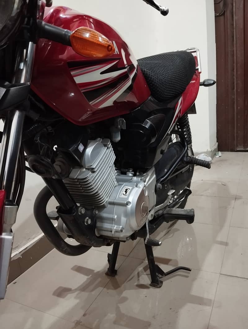 YAMAHA YB-125Z DX (2018) MODEL 2