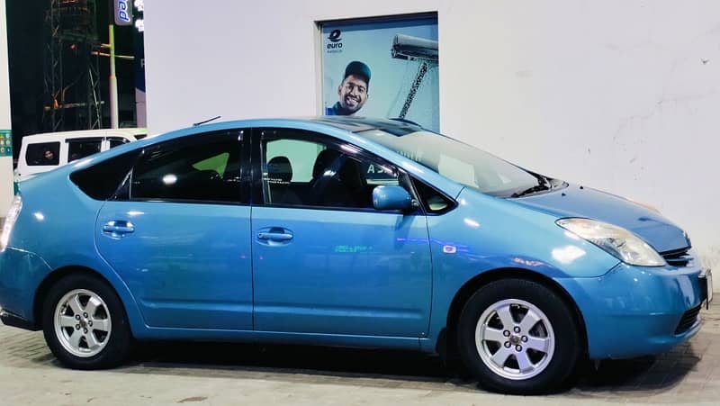 Toyota Prius 2005 import 2014 4