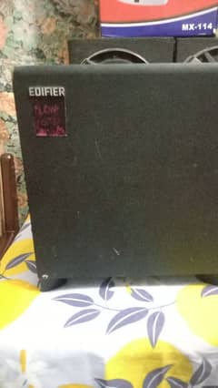 EDIFIER 3 speakers (2 speakers and 1 base) good condition awsm sound