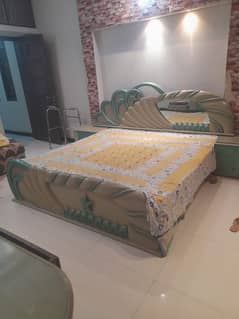 bed set in good condition