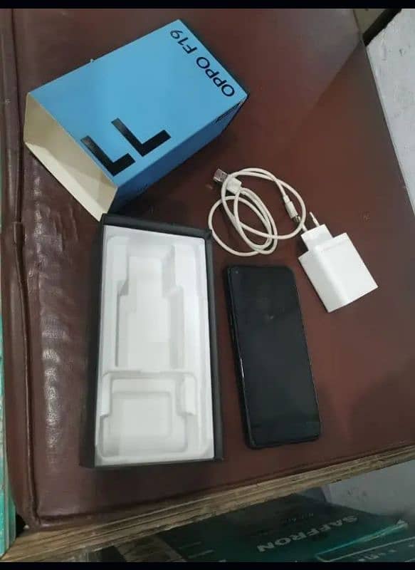 oppo F19 with box charger 2