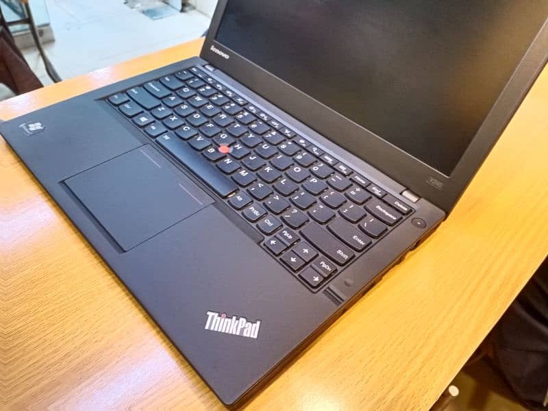 Lenovo x240 ( Ultr Slim ) Core i5 4th Gen 8GB Ram 500 GB Hard Drive 6