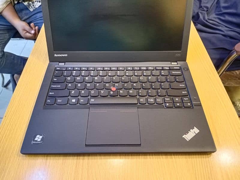 Lenovo x240 ( Ultr Slim ) Core i5 4th Gen 8GB Ram 500 GB Hard Drive 7