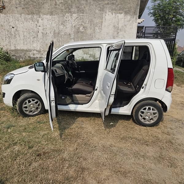 WagonR AGS 12