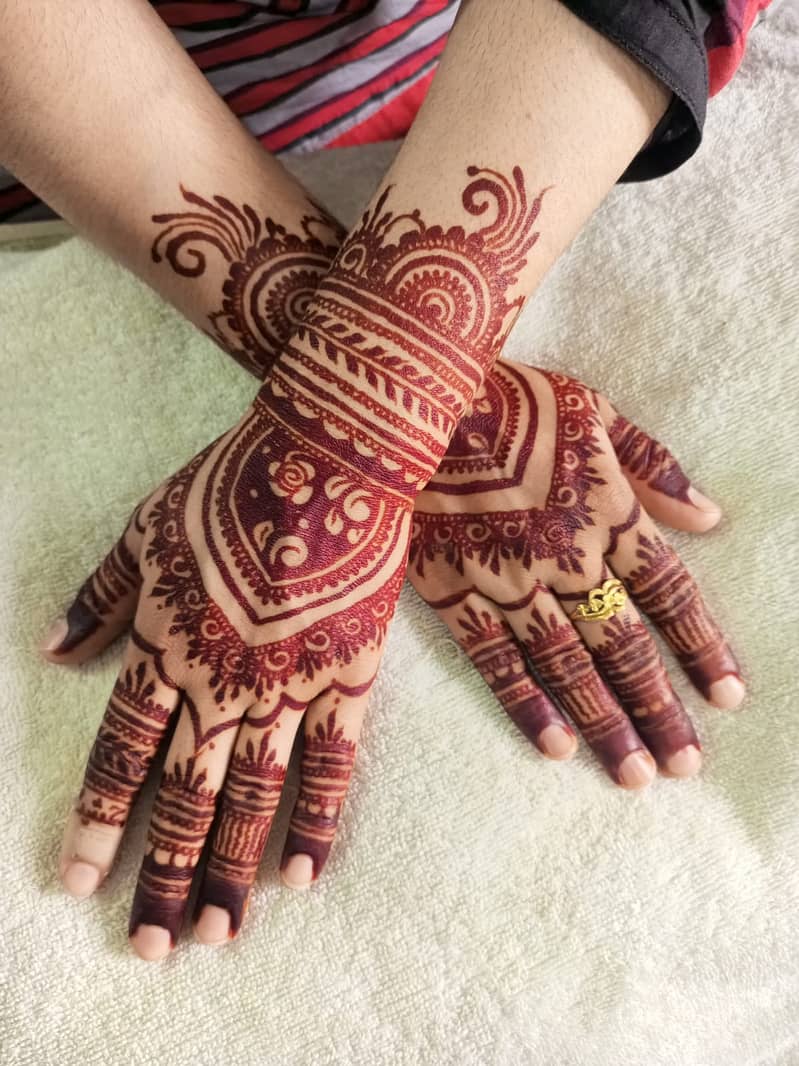 Bridal mehndi designs / bridal  Mehndi services 17